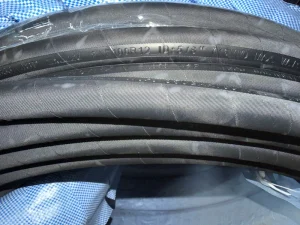 China High Pressure Rubber Hose EN856 National Standard 28mm Outer Diameter 40C to +100C Working Temperature