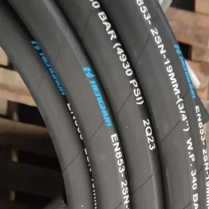SAE Standard EN 856 4SH Hydraulic Hose 1 1 2 1 1 1 4 Inch 4205 PSI 4-Spiral Steel Wire Braid Flexible Rubber Oil Tube Factory